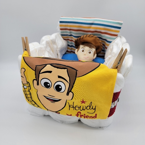 Toy Story - Woody bassinet diaper cake - Picture 4 of 13